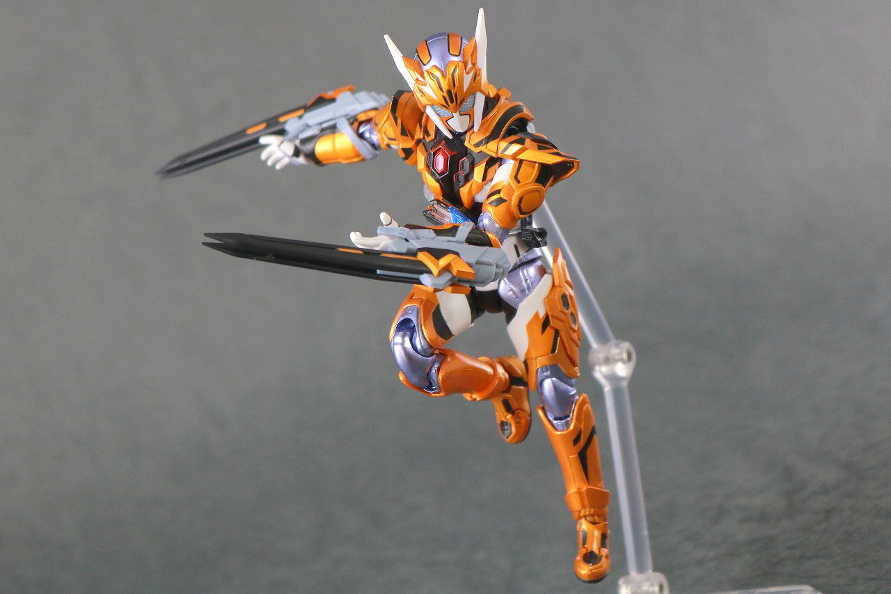 S.H.フィギュアーツ　仮面ライダーバルキリー　ジャスティスサーバル　レビュー　アクション