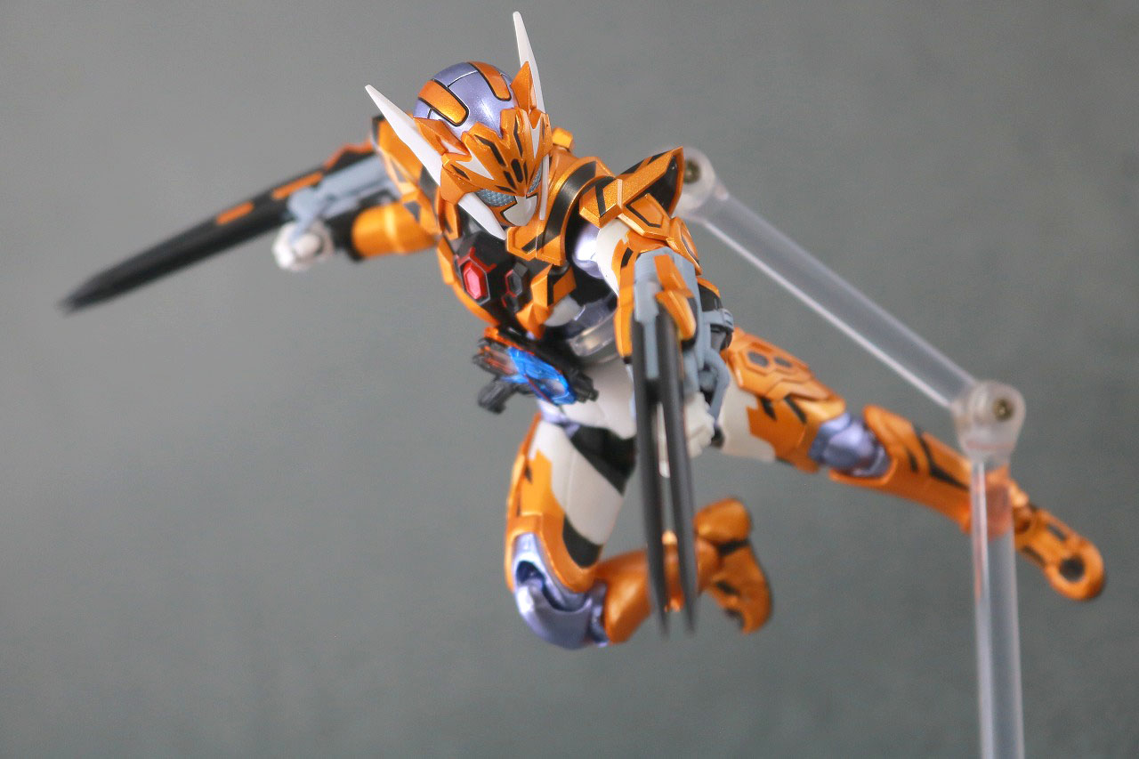 S.H.フィギュアーツ　仮面ライダーバルキリー　ジャスティスサーバル　レビュー　アクション