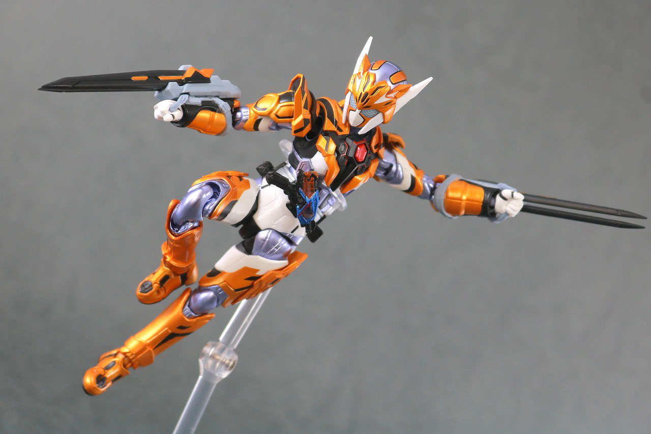 S.H.フィギュアーツ　仮面ライダーバルキリー　ジャスティスサーバル　レビュー　アクション