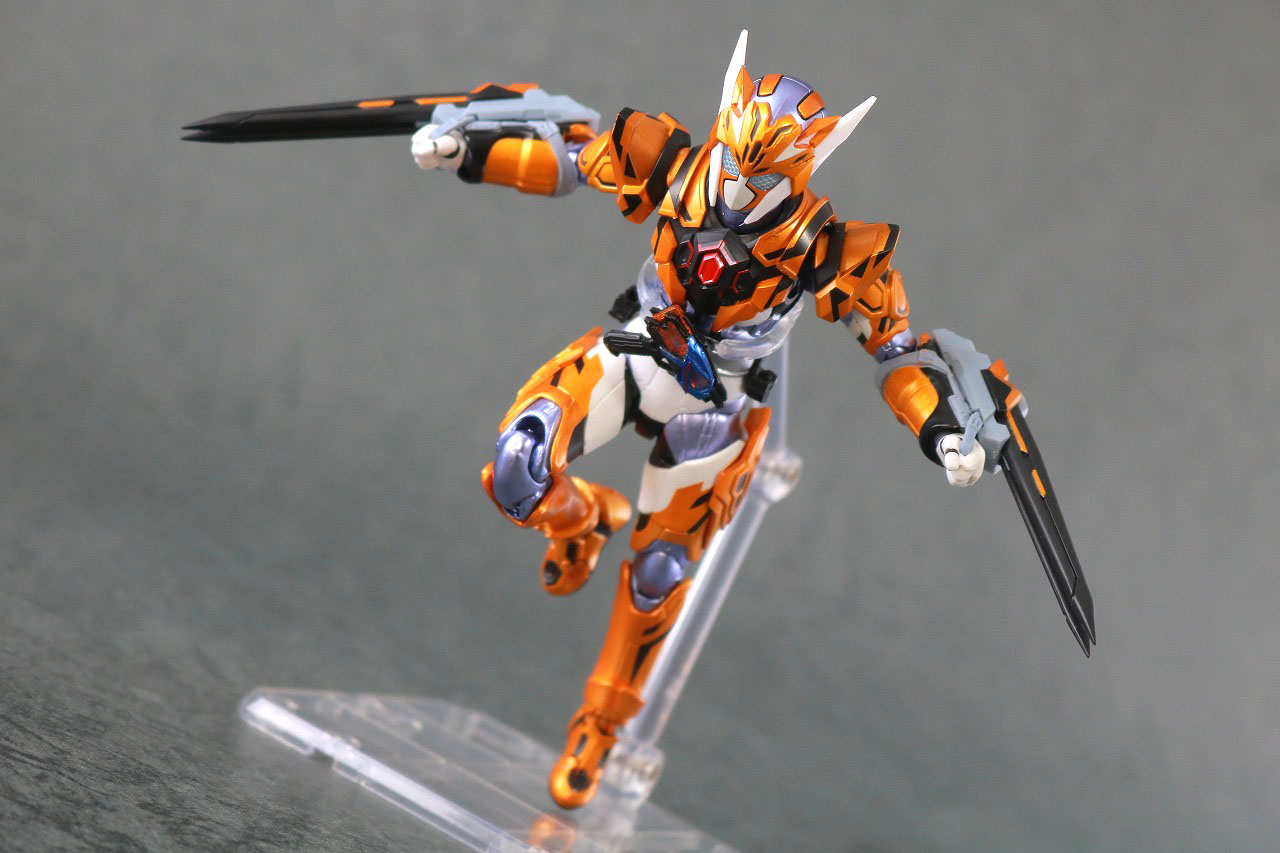 S.H.フィギュアーツ　仮面ライダーバルキリー　ジャスティスサーバル　レビュー　アクション