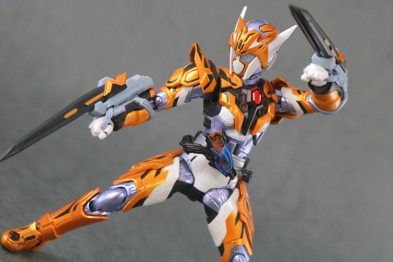 S.H.フィギュアーツ　仮面ライダーバルキリー　ジャスティスサーバル　レビュー　アクション