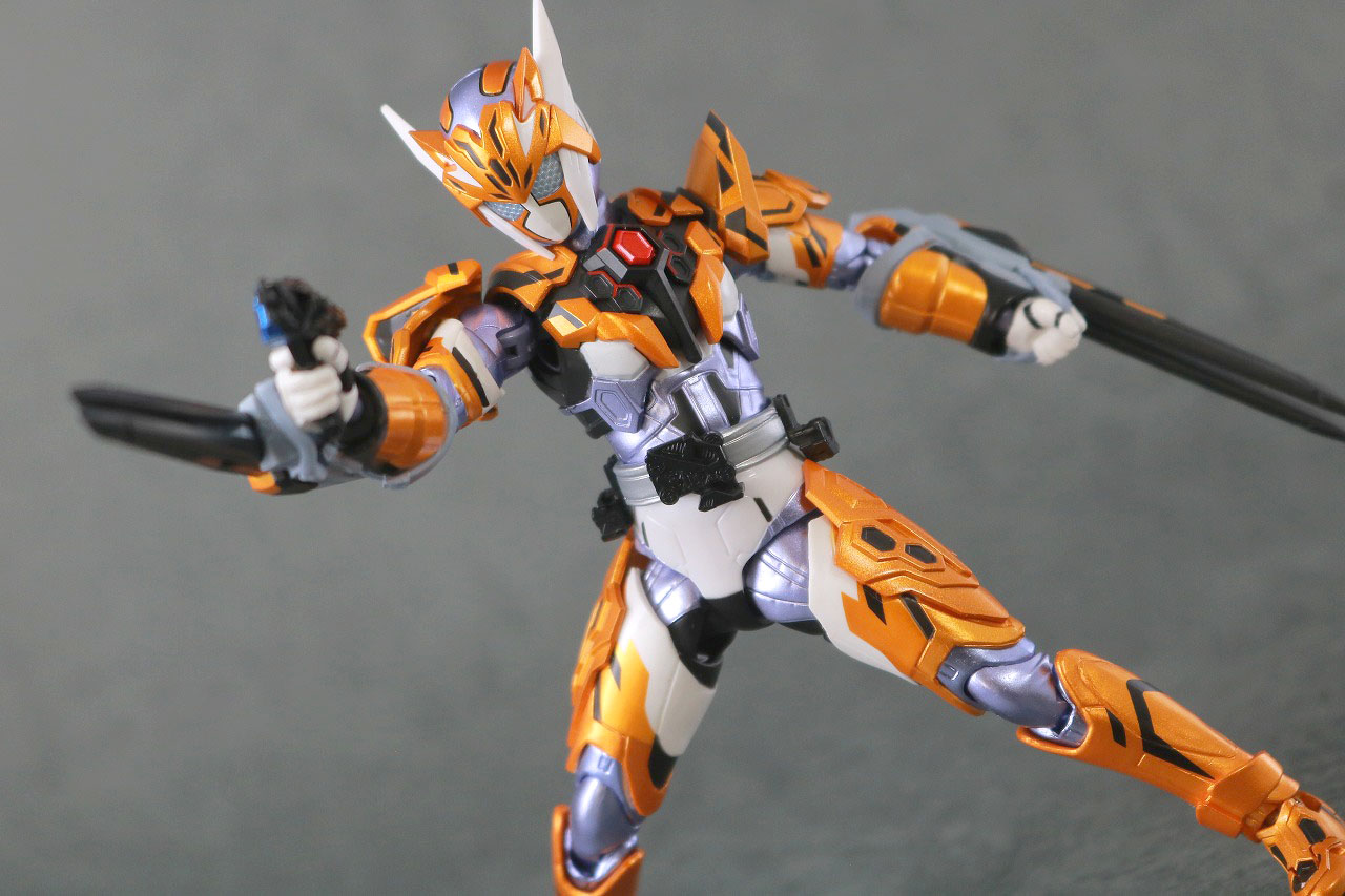 S.H.フィギュアーツ　仮面ライダーバルキリー　ジャスティスサーバル　レビュー　アクション