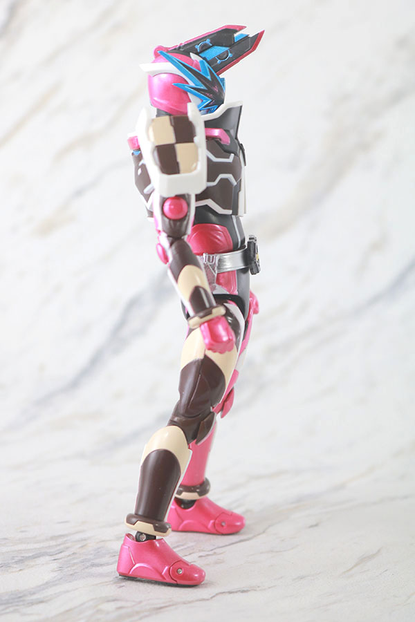 S.H.フィギュアーツ　仮面ライダーバルキリー　ジャスティスサーバル　レビュー　本体