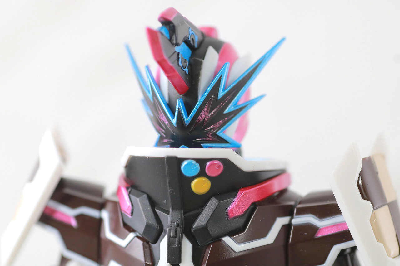 S.H.フィギュアーツ　仮面ライダーバルキリー　ジャスティスサーバル　レビュー　本体