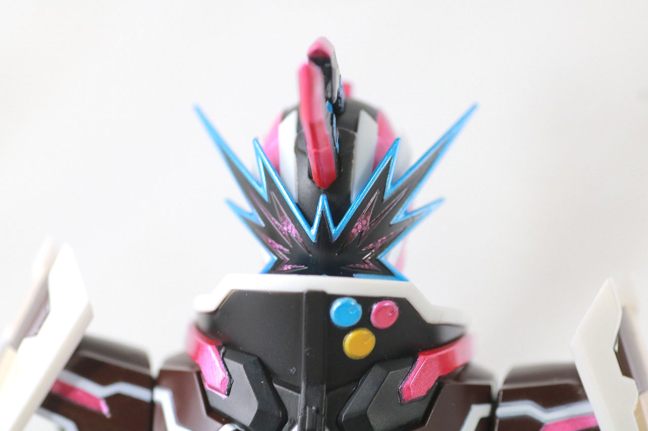 S.H.フィギュアーツ　仮面ライダーバルキリー　ジャスティスサーバル　レビュー　本体