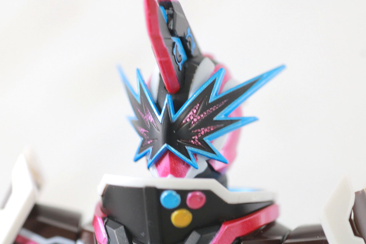 S.H.フィギュアーツ　仮面ライダーバルキリー　ジャスティスサーバル　レビュー　本体