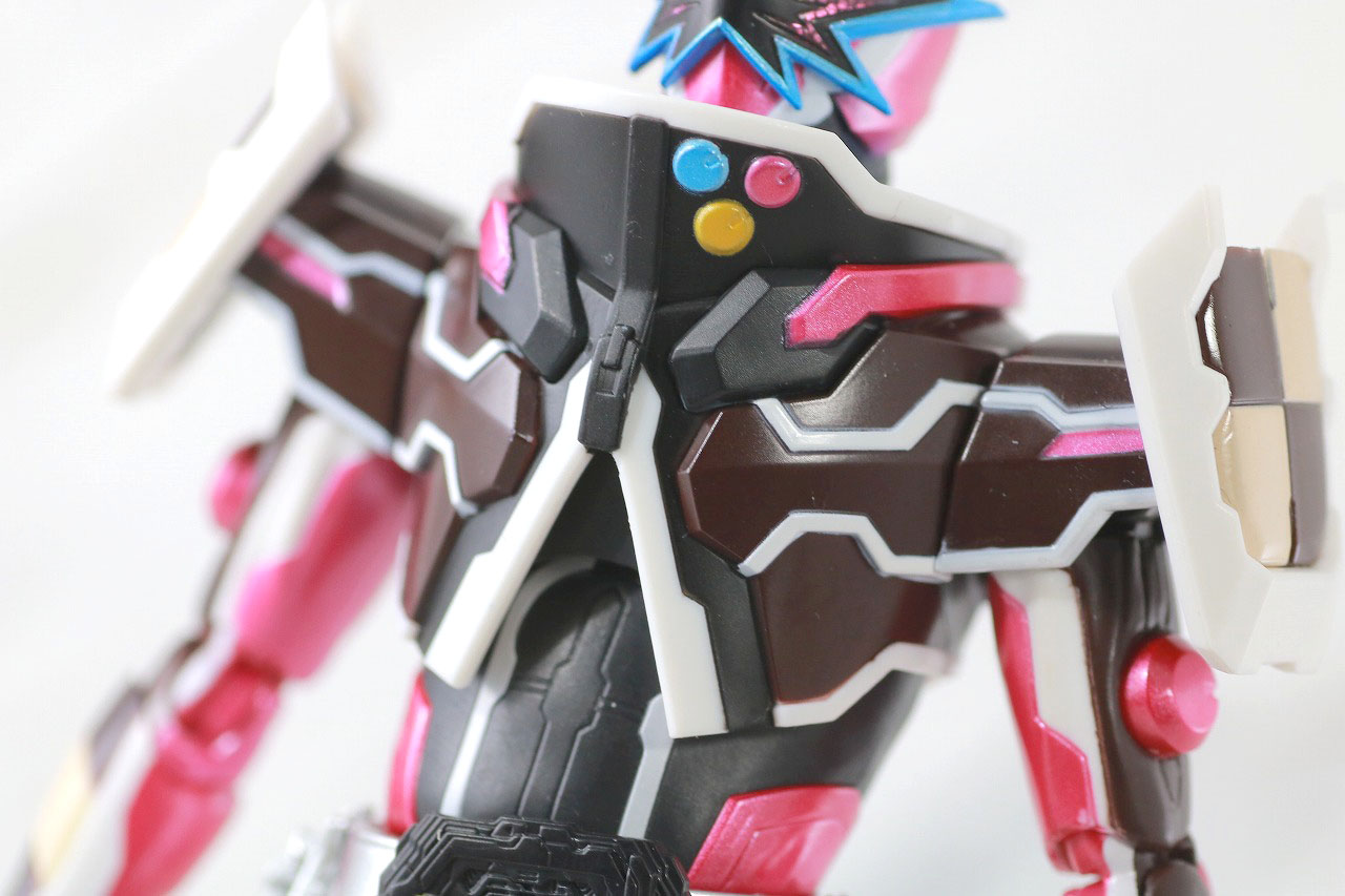 S.H.フィギュアーツ　仮面ライダーバルキリー　ジャスティスサーバル　レビュー　本体