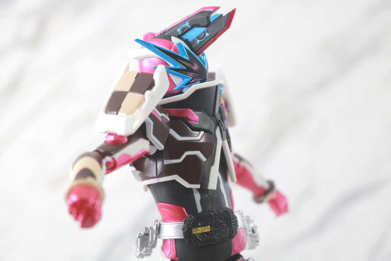 S.H.フィギュアーツ　仮面ライダーバルキリー　ジャスティスサーバル　レビュー　可動範囲