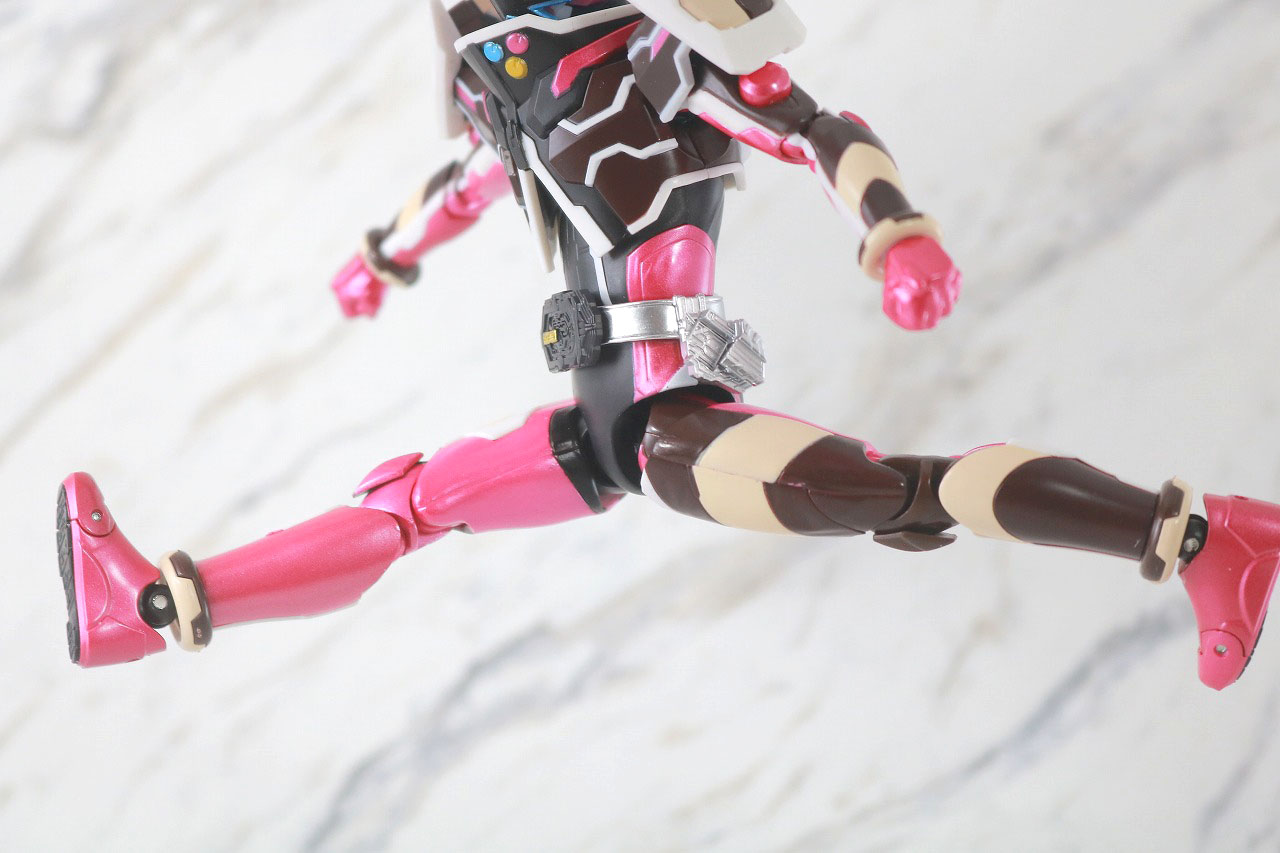 S.H.フィギュアーツ　仮面ライダーバルキリー　ジャスティスサーバル　レビュー　可動範囲