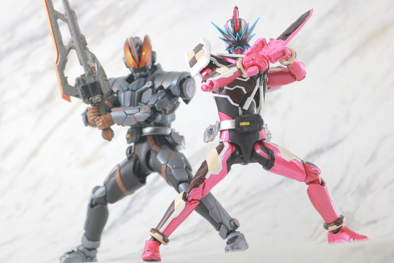 S.H.フィギュアーツ　仮面ライダーバルキリー　ジャスティスサーバル　レビュー　アクション　仮面ライダーバスター