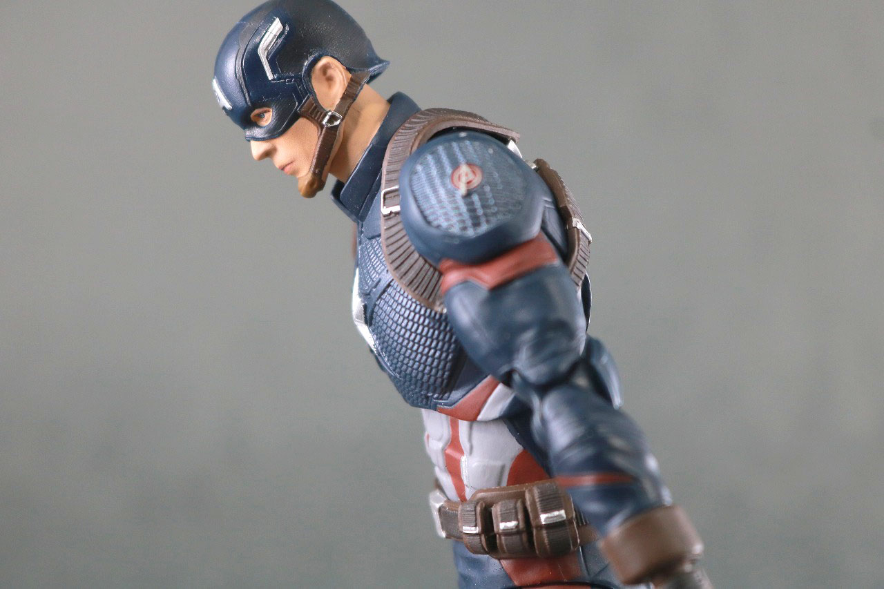 MAFEX　マフェックス　キャプテンアメリカ　アベンジャーズ　エンドゲーム　レビュー　可動範囲