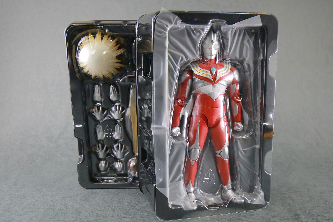 S.H.フィギュアーツ　ウルトラマンティガ パワータイプ　真骨彫製法　レビュー　パッケージ
