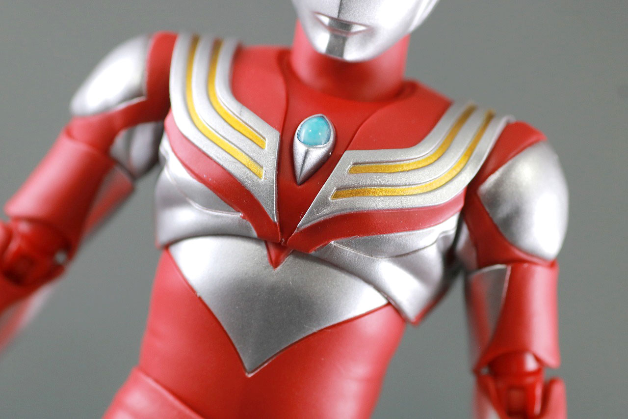 S.H.フィギュアーツ　ウルトラマンティガ パワータイプ　真骨彫製法　レビュー　本体