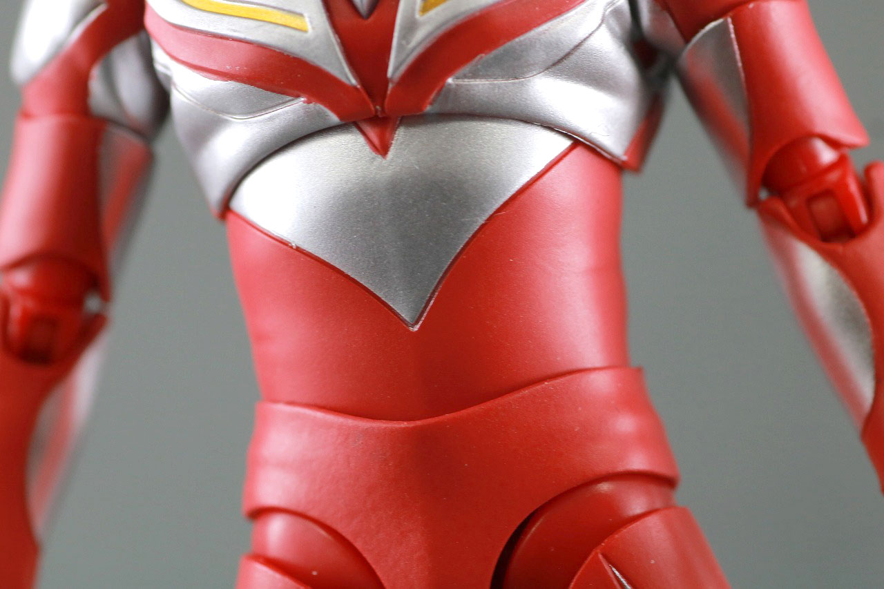 S.H.フィギュアーツ　ウルトラマンティガ パワータイプ　真骨彫製法　レビュー　本体