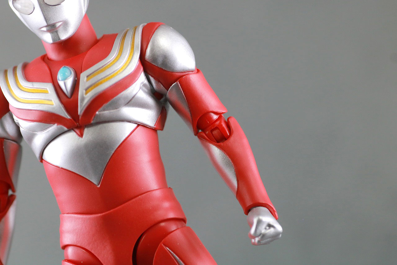 S.H.フィギュアーツ　ウルトラマンティガ パワータイプ　真骨彫製法　レビュー　本体