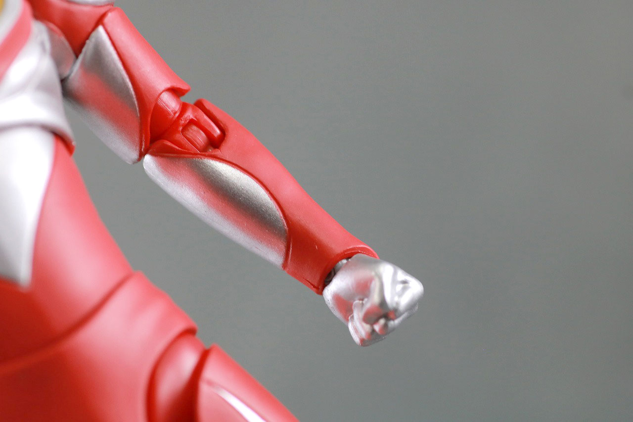 S.H.フィギュアーツ　ウルトラマンティガ パワータイプ　真骨彫製法　レビュー　本体