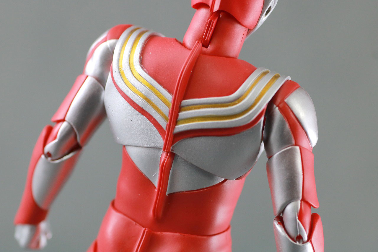 S.H.フィギュアーツ　ウルトラマンティガ パワータイプ　真骨彫製法　レビュー　本体