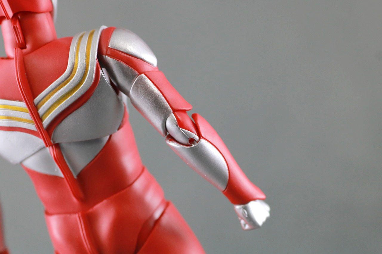 S.H.フィギュアーツ　ウルトラマンティガ パワータイプ　真骨彫製法　レビュー　本体
