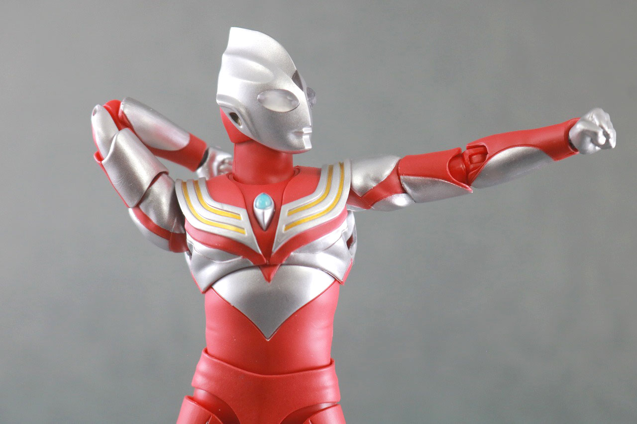 S.H.フィギュアーツ　ウルトラマンティガ パワータイプ　真骨彫製法　レビュー　可動範囲