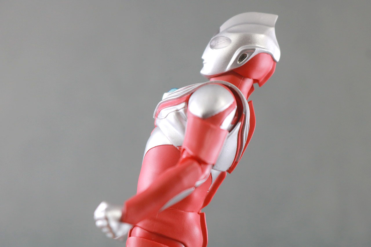 S.H.フィギュアーツ　ウルトラマンティガ パワータイプ　真骨彫製法　レビュー　可動範囲