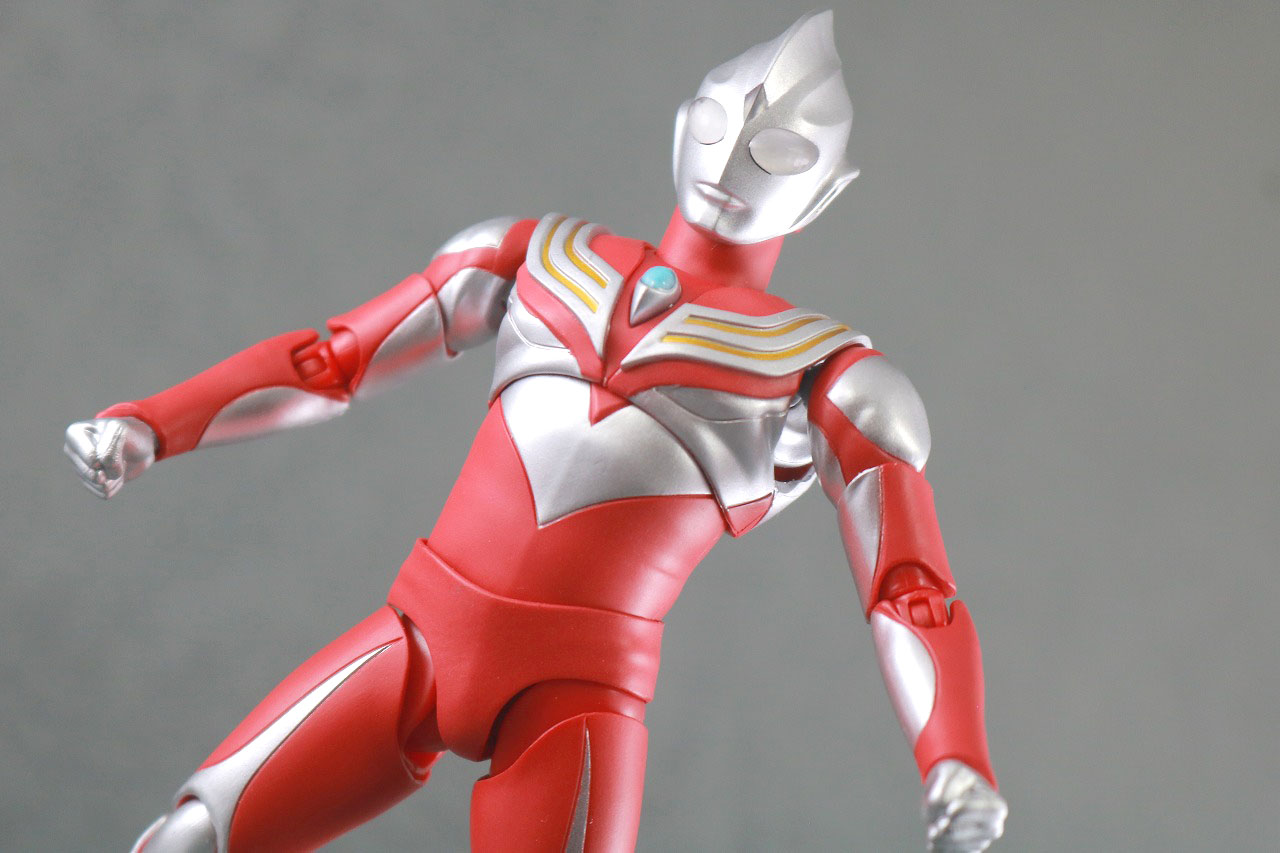 S.H.フィギュアーツ　ウルトラマンティガ パワータイプ　真骨彫製法　レビュー　アクション