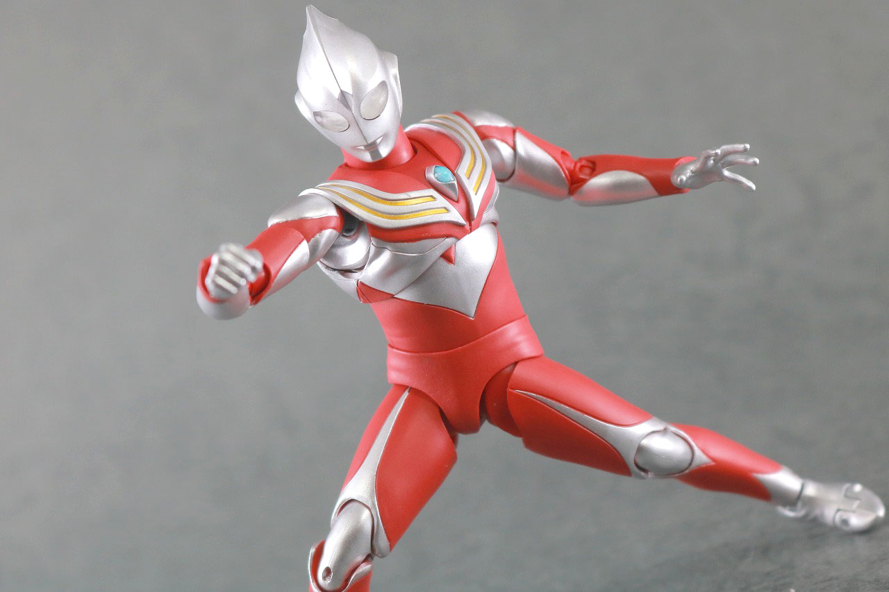 S.H.フィギュアーツ　ウルトラマンティガ パワータイプ　真骨彫製法　レビュー　アクション