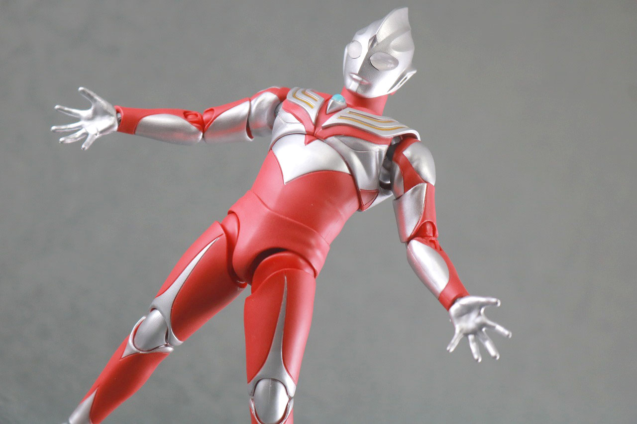 S.H.フィギュアーツ　ウルトラマンティガ パワータイプ　真骨彫製法　レビュー　アクション