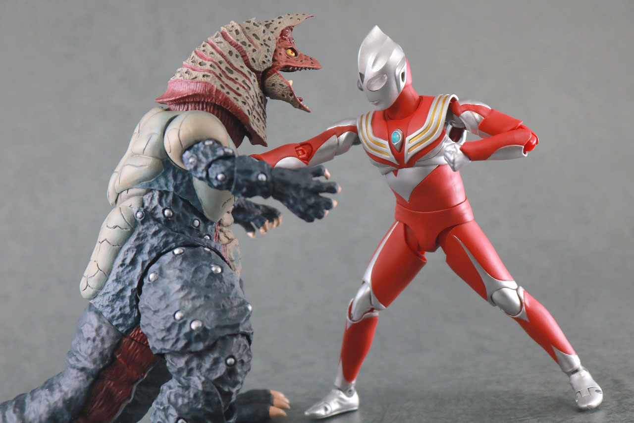 S.H.フィギュアーツ　ウルトラマンティガ パワータイプ　真骨彫製法　レビュー　アクション　ゴルザ