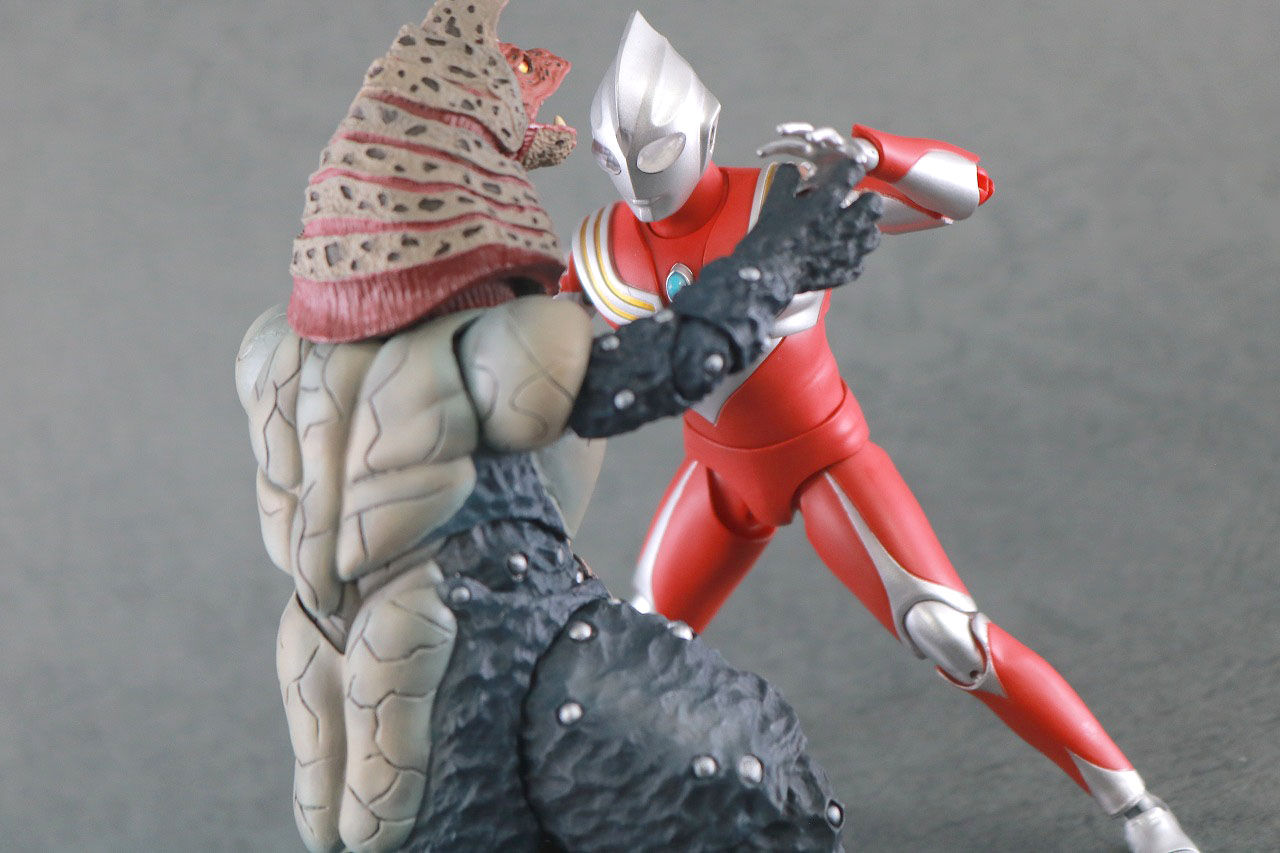 S.H.フィギュアーツ　ウルトラマンティガ パワータイプ　真骨彫製法　レビュー　アクション　ゴルザ