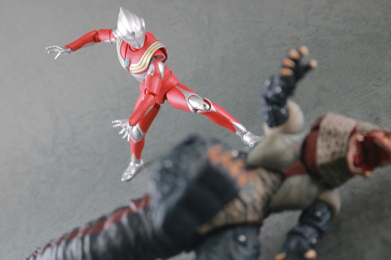 S.H.フィギュアーツ　ウルトラマンティガ パワータイプ　真骨彫製法　レビュー　アクション　ゴルザ