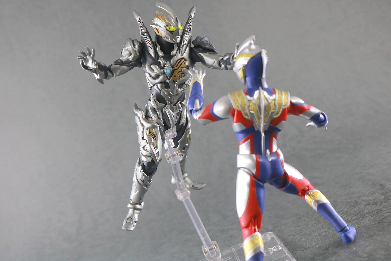 S.H.フィギュアーツ　トリガーダーク　レビュー　アクション