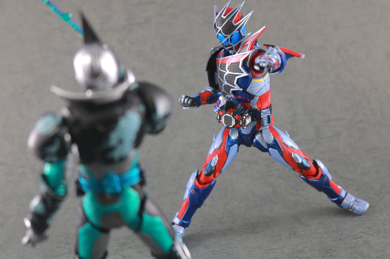 S.H.フィギュアーツ　仮面ライダーデモンズ　スパイダーゲノム　レビュー　アクション　仮面ライダーエビル　バットゲノム