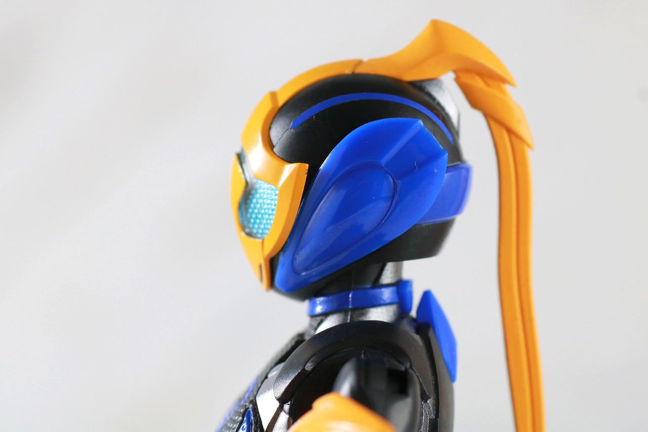 S.H.フィギュアーツ 仮面ライダージャンヌ コブラゲノム/ラブコフ クジャクゲノム レビュー 本体