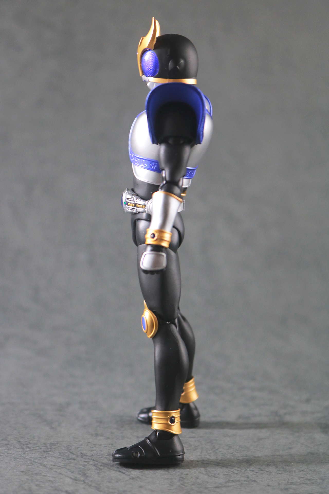 S.H.フィギュアーツ 仮面ライダークウガ タイタンフォーム 真骨彫製法 レビュー 本体