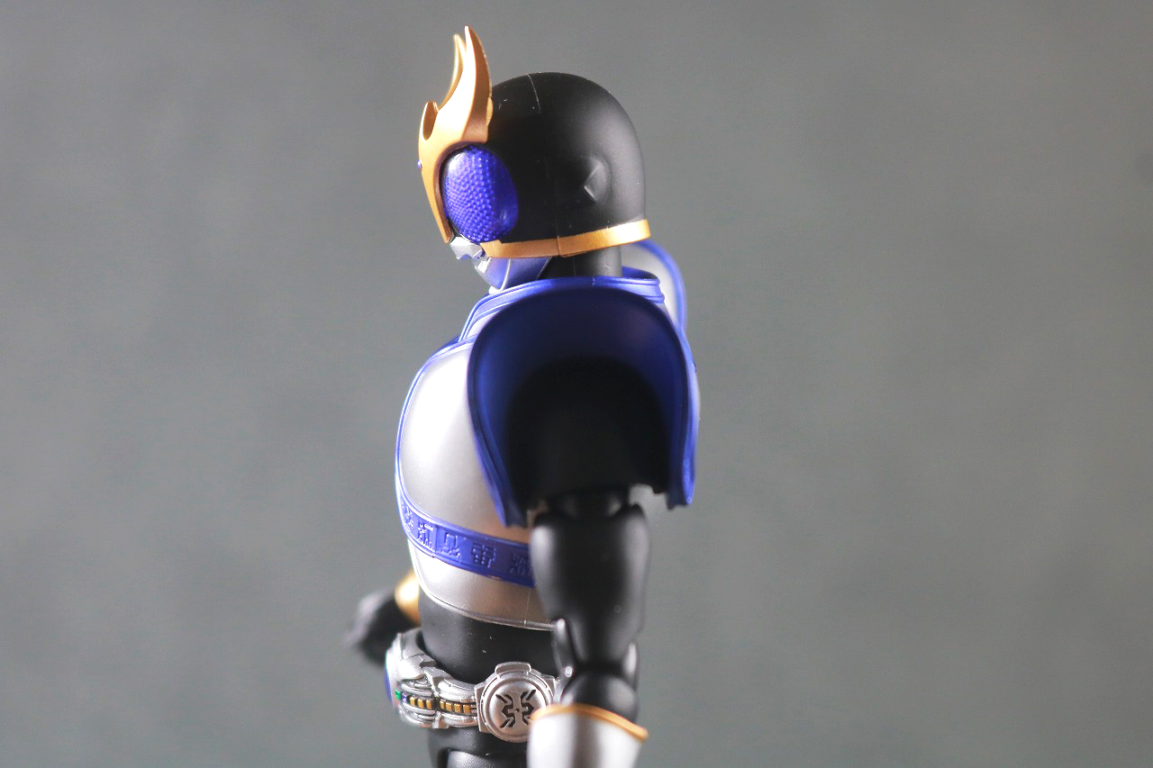 S.H.フィギュアーツ 仮面ライダークウガ タイタンフォーム 真骨彫製法 レビュー 可動範囲