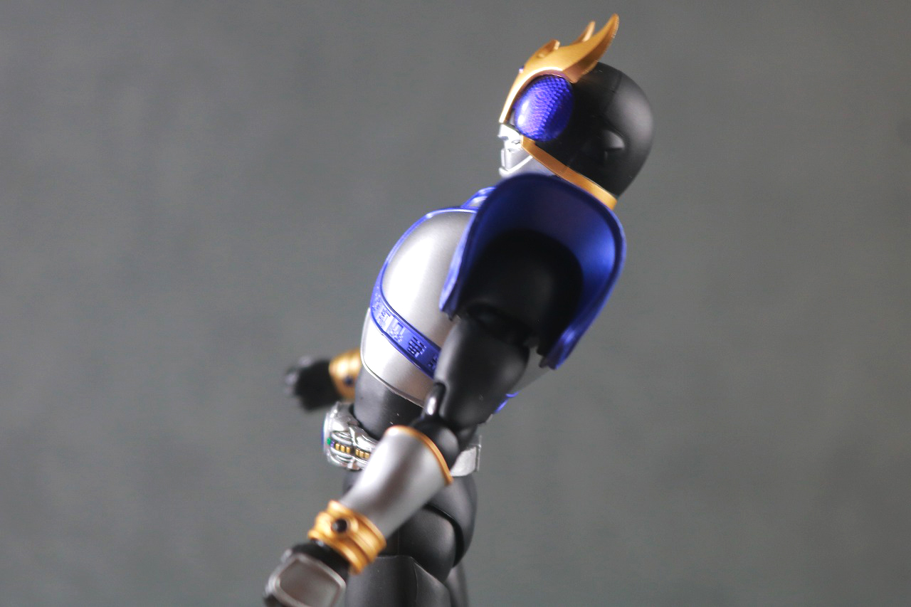 S.H.フィギュアーツ 仮面ライダークウガ タイタンフォーム 真骨彫製法 レビュー 可動範囲