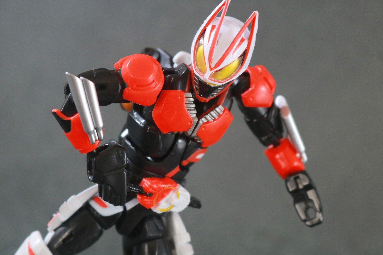 リボルブチェンジフィギュア　仮面ライダーギーツ マグナムブーストセット　レビュー　アクション