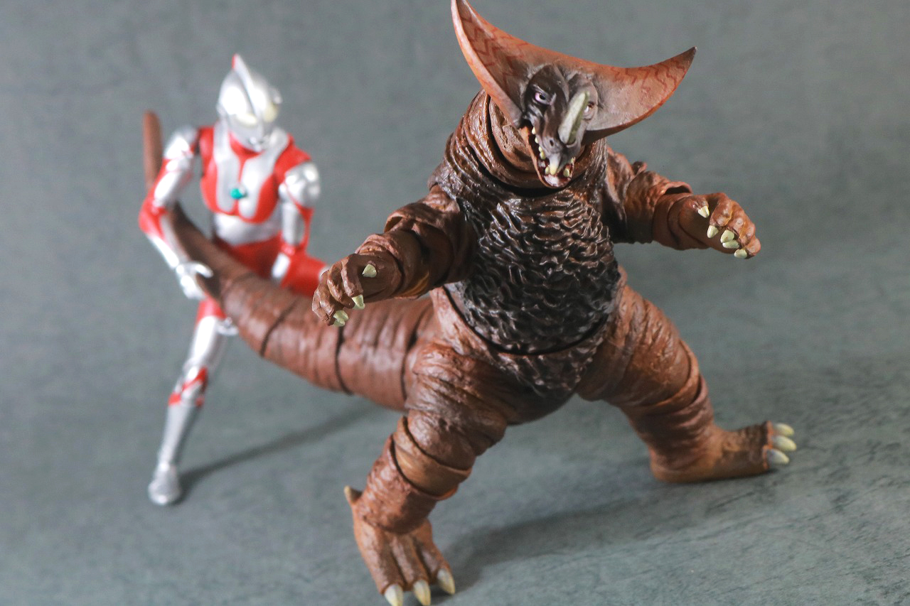 S.H.フィギュアーツ　ゴモラ　レビュー　アクション