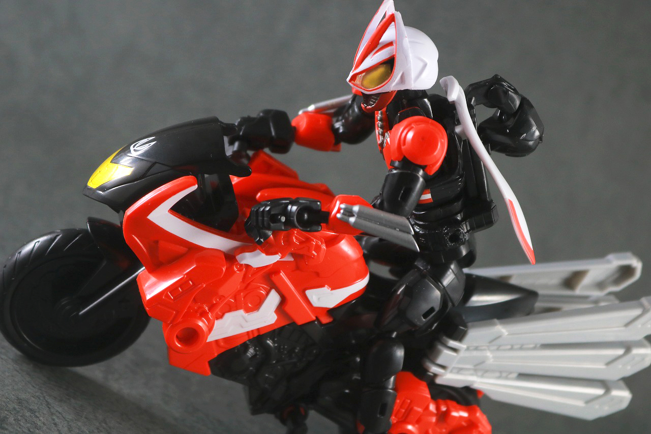 リボルブチェンジフィギュア ブーストライカーエントリーセット　レビュー