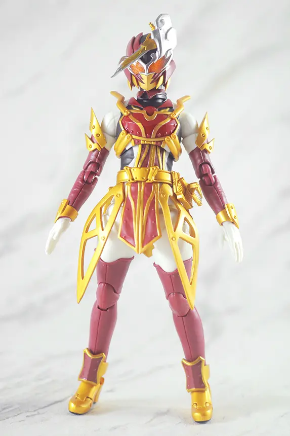 S.H.フィギュアーツ 仮面ライダーサーベラ 昆虫大百科 レビュー 本体