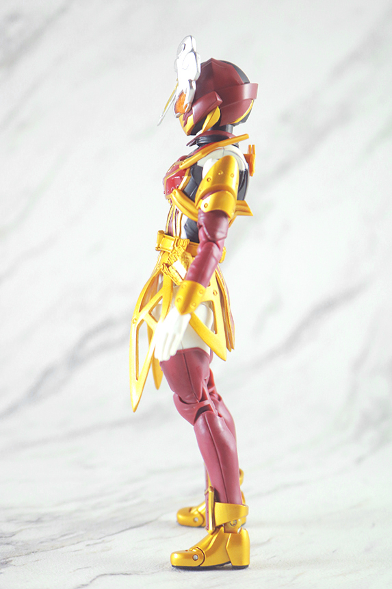 S.H.フィギュアーツ 仮面ライダーサーベラ 昆虫大百科 レビュー 本体