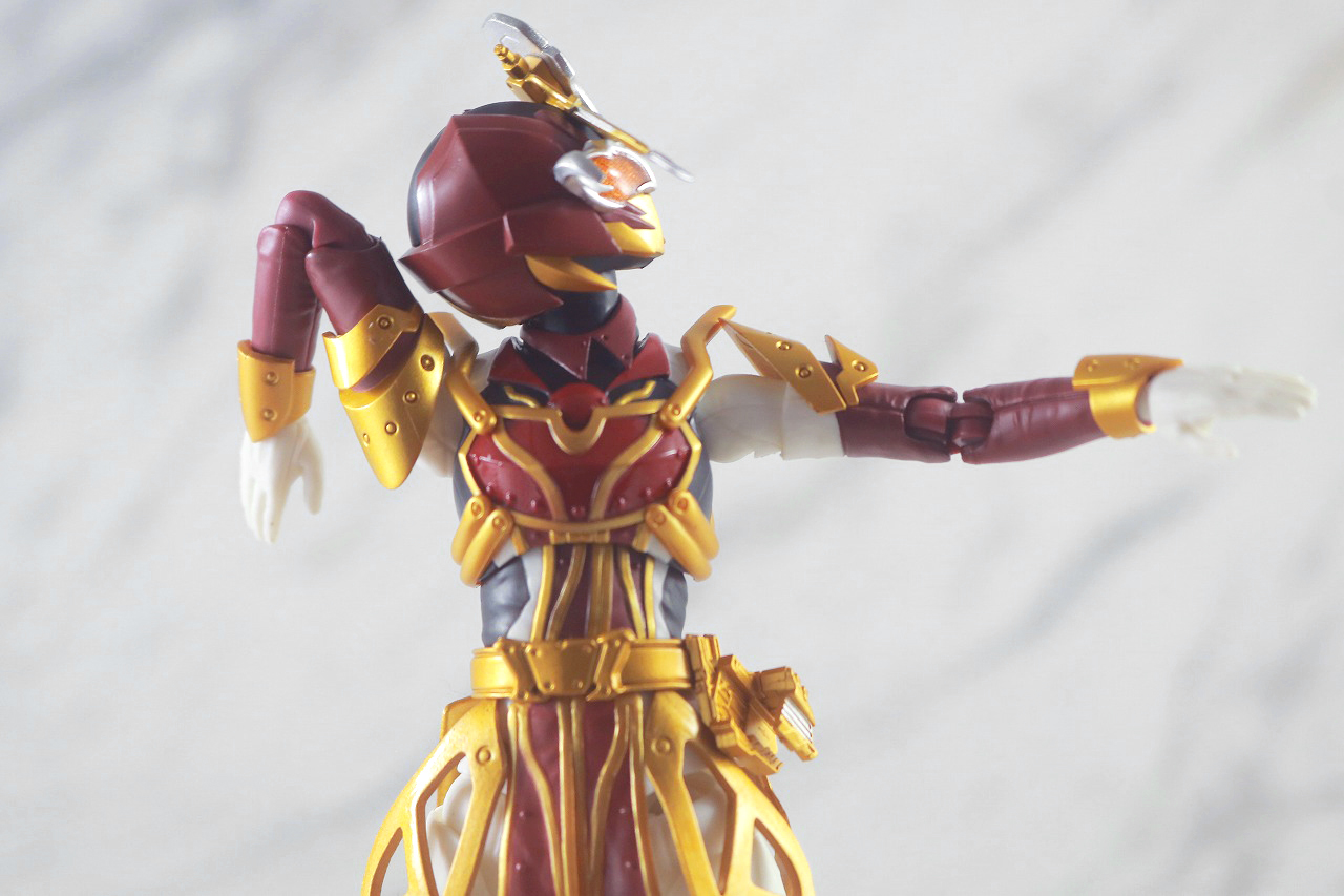 S.H.フィギュアーツ　仮面ライダーサーベラ　昆虫大百科　レビュー　可動範囲