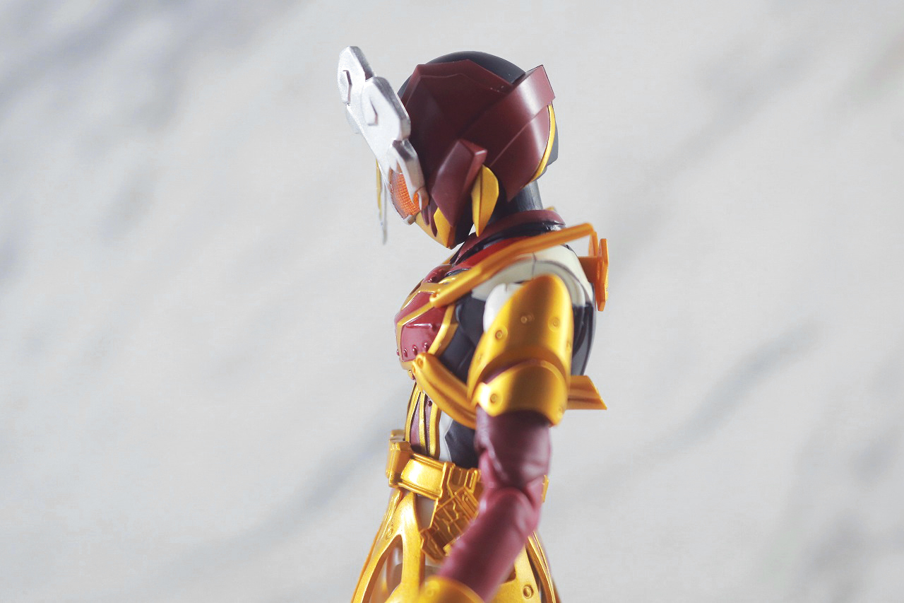 S.H.フィギュアーツ　仮面ライダーサーベラ　昆虫大百科　レビュー　可動範囲