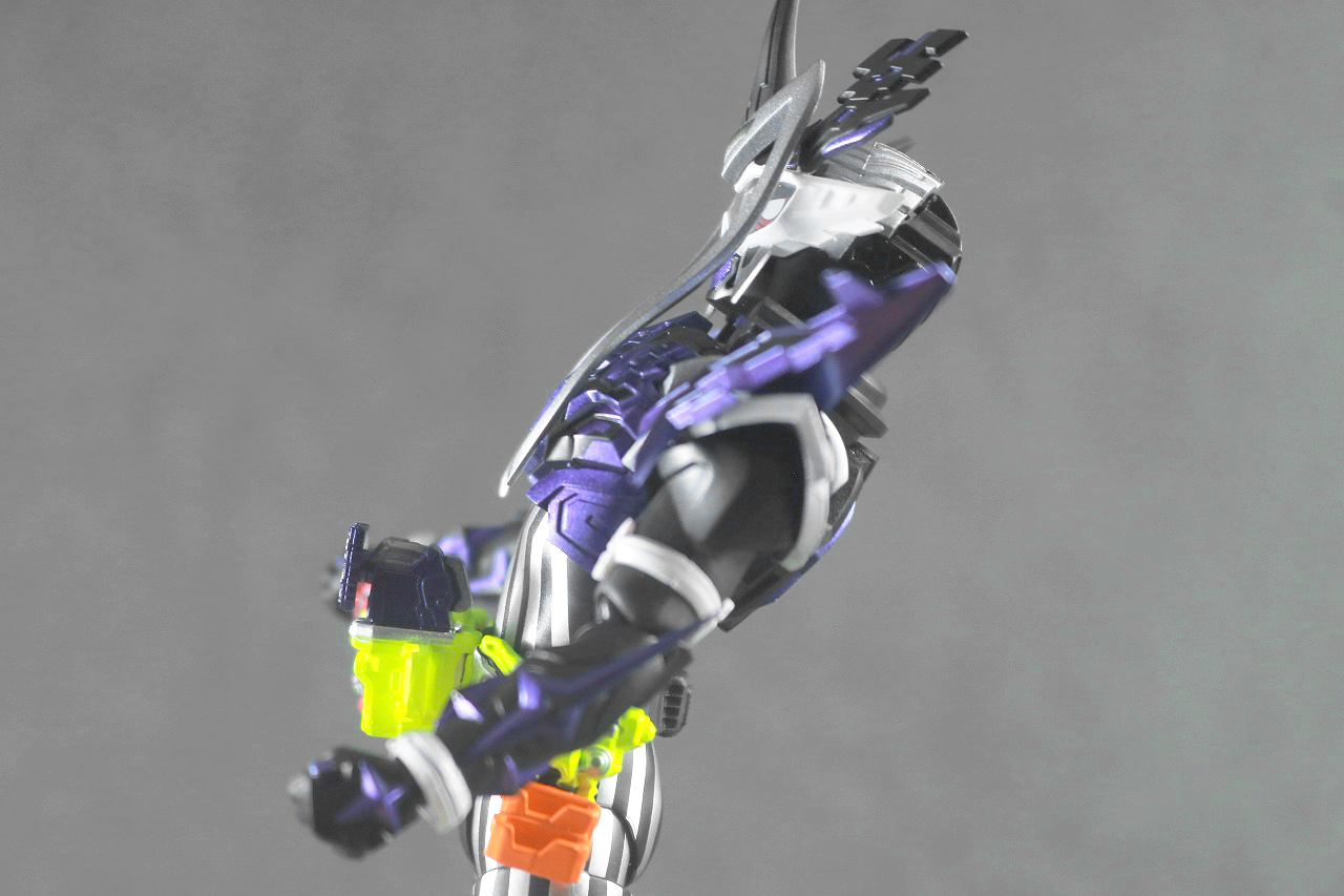 S.H.フィギュアーツ 仮面ライダーゲンム 無双ゲーマー レビュー 可動範囲