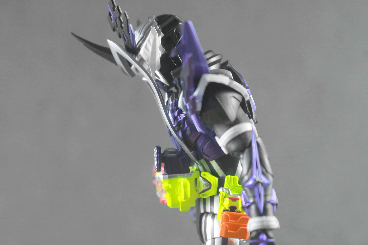 S.H.フィギュアーツ 仮面ライダーゲンム 無双ゲーマー レビュー 可動範囲