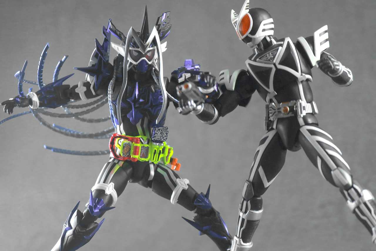 S.H.フィギュアーツ　仮面ライダーゲンム 無双ゲーマー　レビュー　アクション　仮面ライダーデルタ