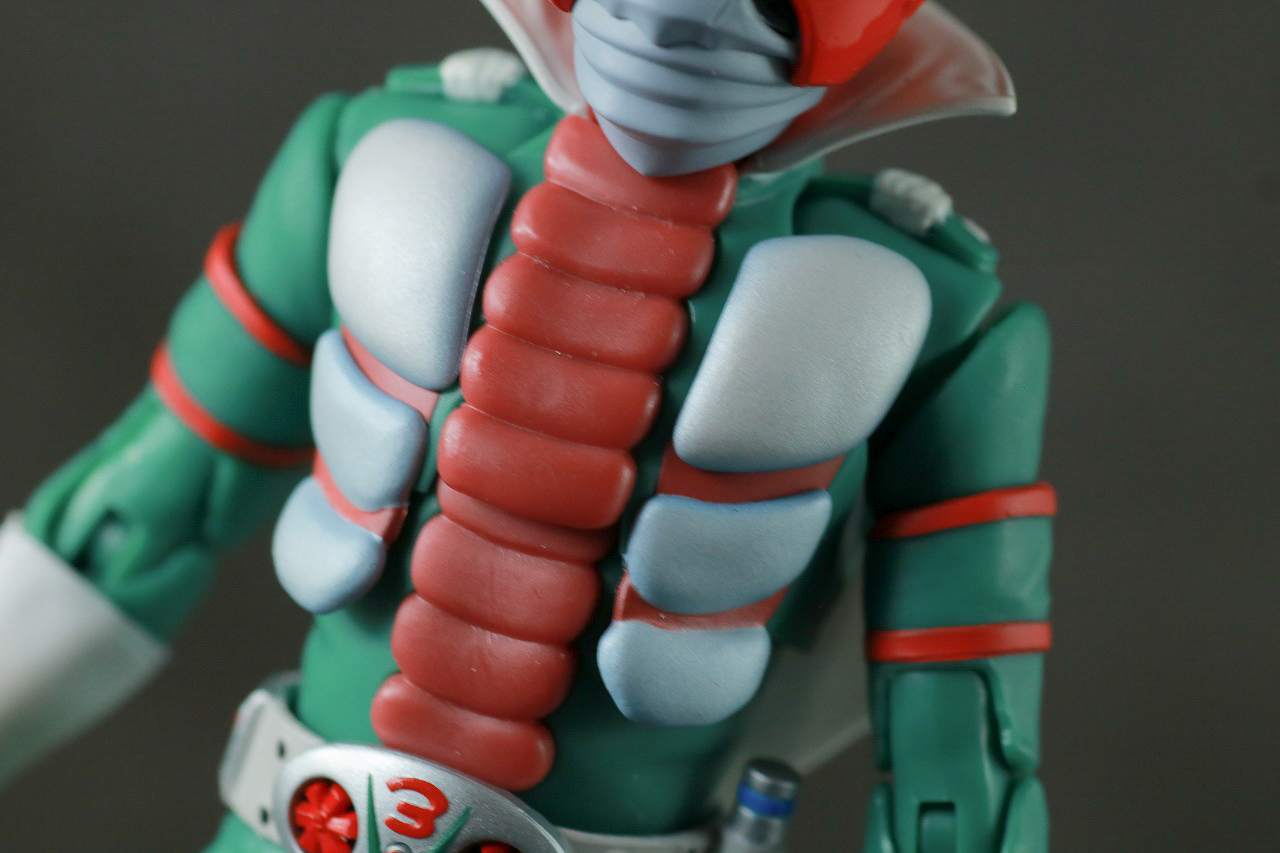 S.H.フィギュアーツ　仮面ライダーV3　真骨彫製法　レビュー　本体