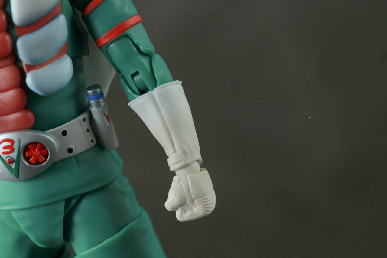 S.H.フィギュアーツ　仮面ライダーV3　真骨彫製法　レビュー　本体