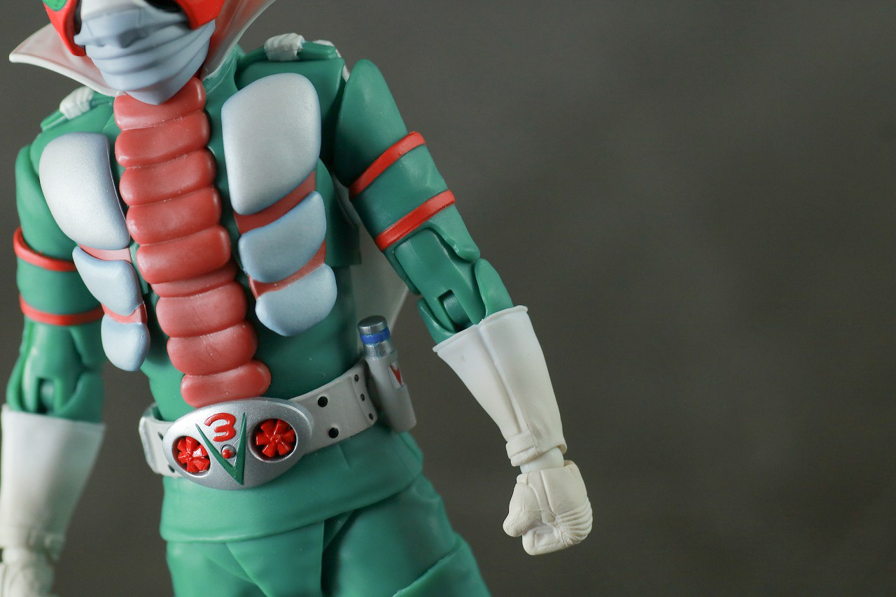 S.H.フィギュアーツ　仮面ライダーV3　真骨彫製法　レビュー　本体