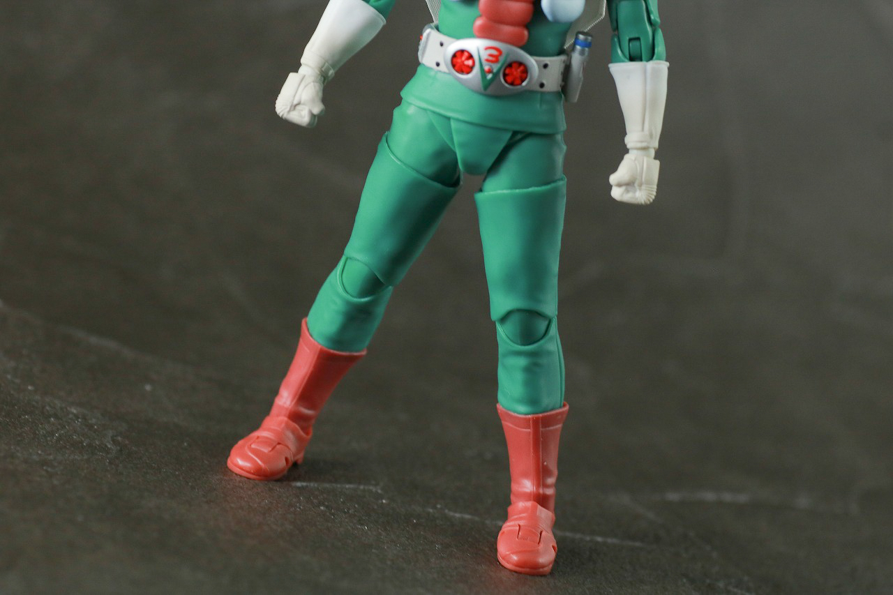 S.H.フィギュアーツ　仮面ライダーV3　真骨彫製法　レビュー　本体